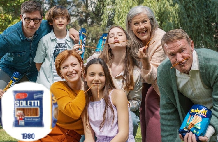 Familienfoto aus dem Soletti-TV-Spot zum Design-Relaunch 2022 © Kelly Ges.m.b.H. (Montage)