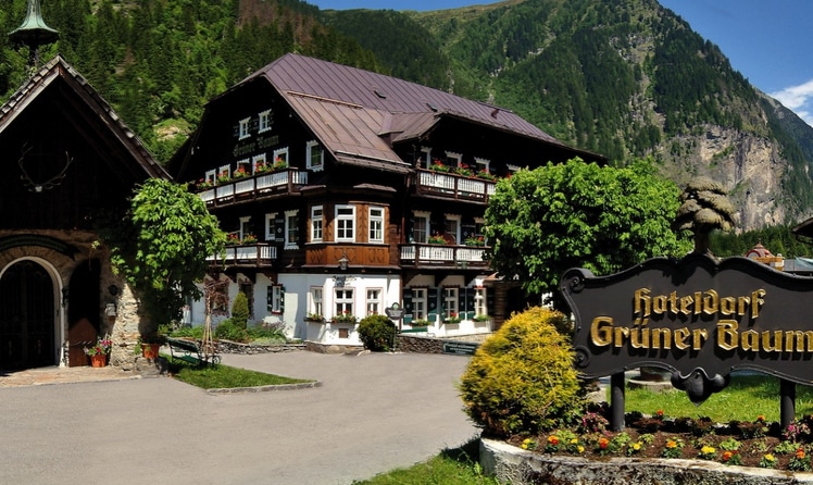(c) Hoteldorf Grüner Baum