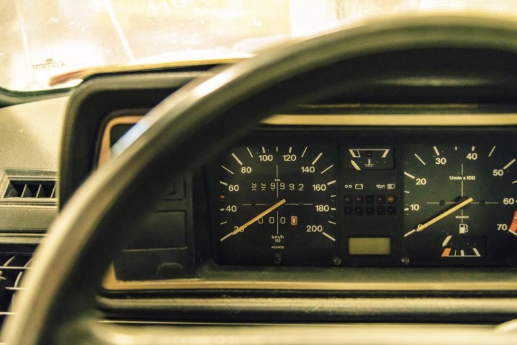 Der Kilometer-Millionär: Kurz vor dem Jubiläum hängte der Besitzer den Tacho ab und fuhr noch einmal 150.000 Kilometer damit. Zustand und Geruch machen die Kilometerleistung absolut glaubwürdig. © VW © VW