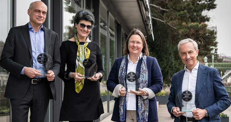 Die Sieger des FindMyHome.at Awards, v.l.n.r.: Stefan Messar (Glorit), Anna Steurer (Realtreuhand Wien), Helga Brun (Krefina Immobilien) und Michael Pech (ÖSW) © Sybille Sierlinger