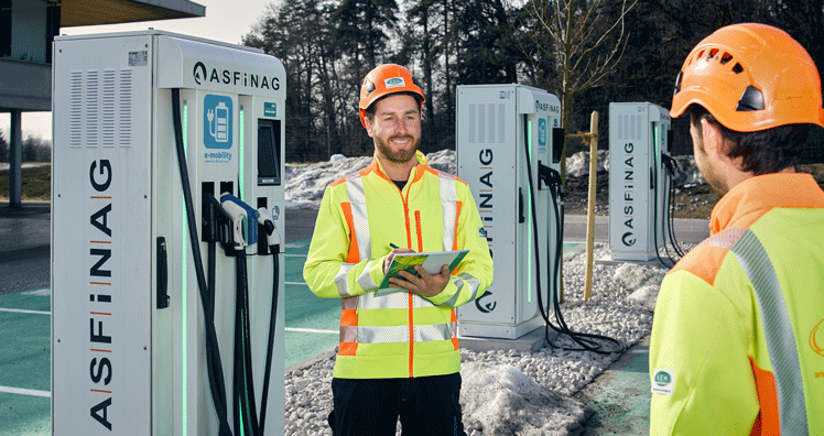 Drei jeweils bis zu 70 kW starke Ladestationen werden auch bei einem Blackout mit grünem Strom für die Betankung der Elektro-Fahrzeuge von ASFINAG versorgt. © K.E.M. Montage GmbH / Florian Schulte Drei jeweils bis zu 70 kW starke Ladestationen werden auch bei einem Blackout mit grünem Strom für die Betankung der Elektro-Fahrzeuge von ASFINAG versorgt. © K.E.M. Montage GmbH / Florian Schulte