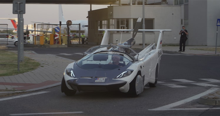 AirCar auf der Straße