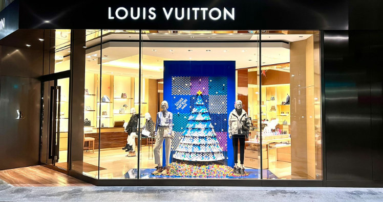 Louis Vuitton und Lego sorgen für eine festliche Atmosphäre in den Schaufenstern und Auslagen © Louis Vuitton