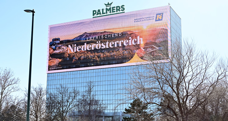 Europas größte LED-Werbefläche leuchtet für Niederösterreich