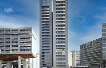 Ares Tower: Außen zeitlos, innen großzügig