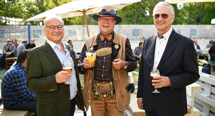 V.l.n.r.: Marcus Mautner Markhof (Brauerei Grieskirchen), Conrad Seidl (Bierpapst) und Karl Kolarik (Schweizerhaus) © Medianet Verlag/APA-Fotoservice/Hörmandinger