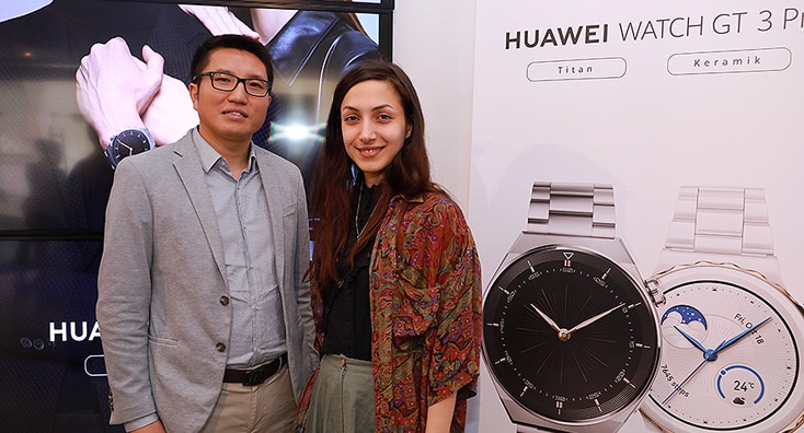 Jason Jiang (General Manager, Huawei CBG) und Künstlerin Luna Doz © LEADERSNET/G. Langegger 