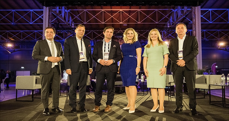 Rainer Nowak (Chefredakteur, Die Presse), Roland Ledinger (Geschäftsführer, Bundesrechenzentrum), Hermann Erlach (Geschäftsführer, Microsoft Österreich), Christina Wilfinger (Geschäftsführerin, SAP Österreich), Katrin Hohensinner-Häupl (Geschäftsführerin, Frutura Obst & Gemüse Kompetenzzentrum GmbH), Gottfried Egger (Director Corporate IT, AT & S Austria Technologie & Systemtechnik Aktiengesellschaft) © leonardoramirez