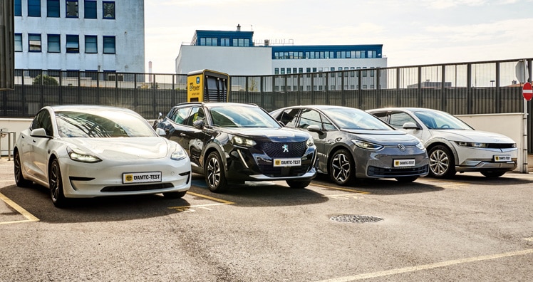V.l.n.r.: Tesla Model 3, Peugeot e-2008, VW ID.3 und Hyundai Ioniq 5 © ÖAMTC