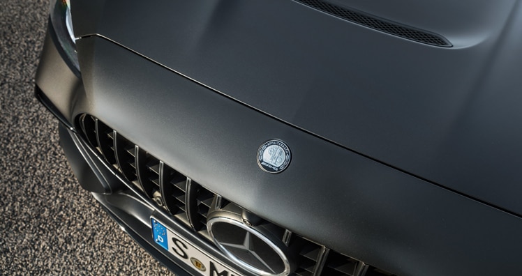 Neue AMG-Plakette ohne Mercedes Stern © Daimler AG