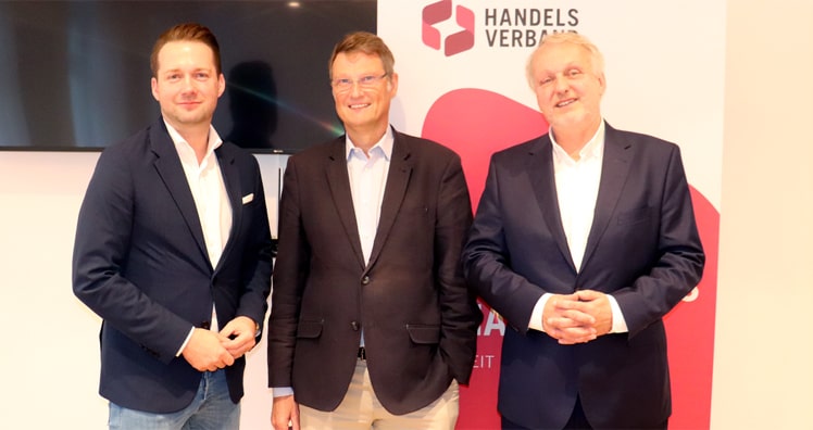 
V.l.n.r.: Rainer Will (HV), Norbert Scheele (C&A) und Andreas Kreutzer (KFP) © Handelsverband
