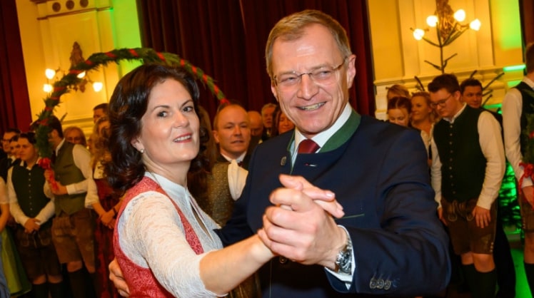 
OÖ Landeshauptmann Thomas Stelzer mit seiner Frau Bettina Stelzer-Wögerer © Cityfoto/R. Pelzl