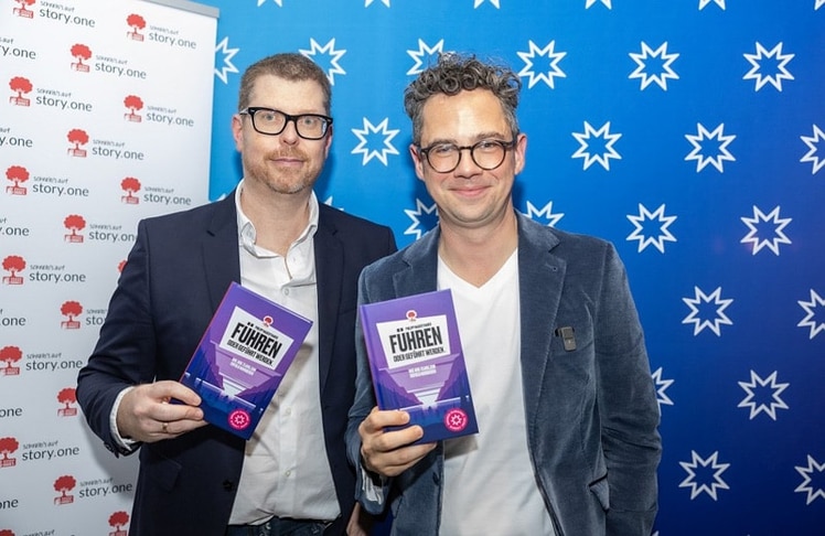 Hannes Steiner (links), Gründer und Verleger bei story.one und Autor Philipp Maderthaner © LEADERSNET/G. Langegger