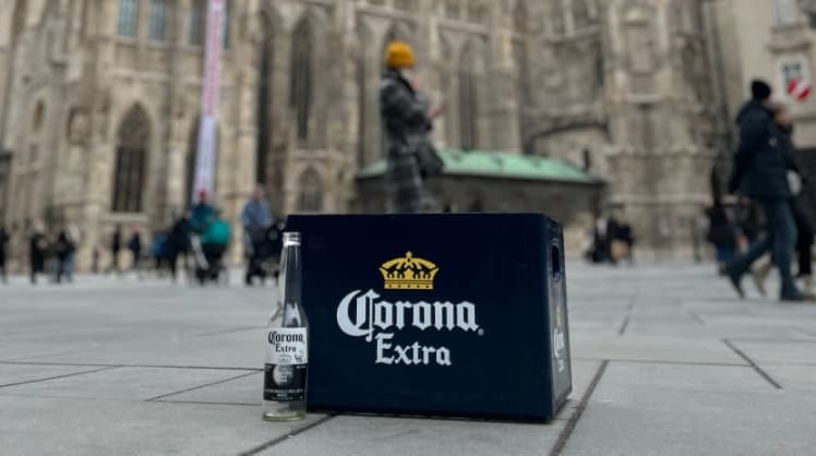 Biermarke Corona stellt in Österreich auf Pfandflaschen um © AB InBev