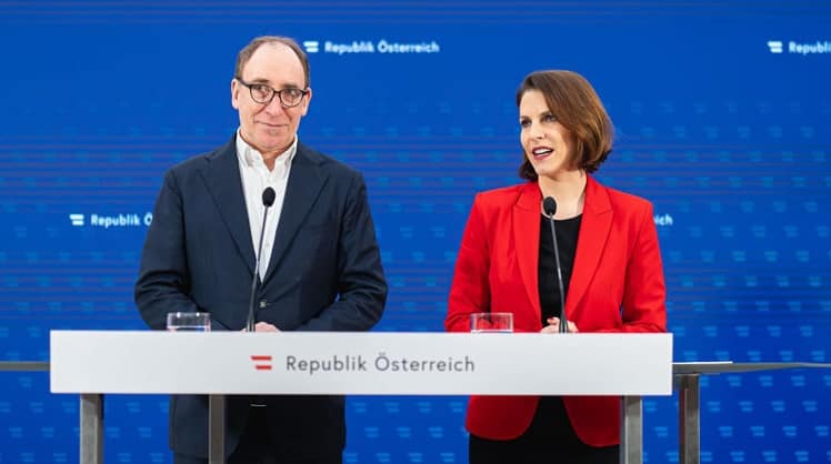 Am 1. Februar 2023 nahmen Karoline Edtstadler und Johannes Rauch am Pressefoyer nach dem Ministerrat teil. © BKA/Florian Schrötter