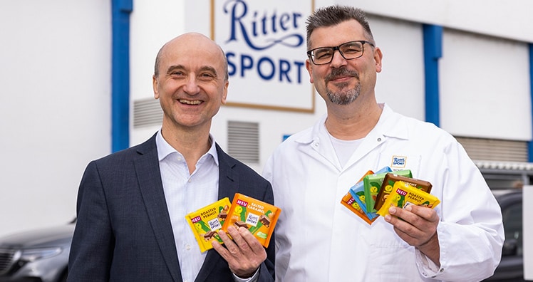 Wolfgang Stöhr, Geschäftsführer Ritter Sport Österreich, mit Michael Bock, Standortleiter Produktion Breitenbrunn © Ritter Sport/Martin Steiger