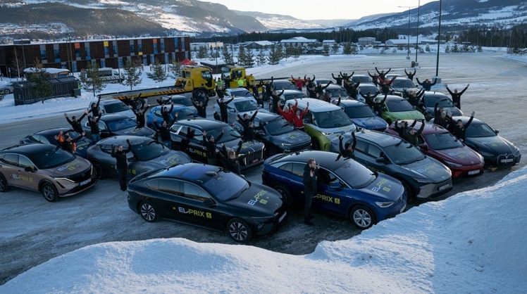 Beim NAF-Winter-Elektroautotest, der 2023 zum vierten Mal stattfand, werden E-Fahrzeuge realitätsnah bei einer Überlandfahrt getestet © NAF