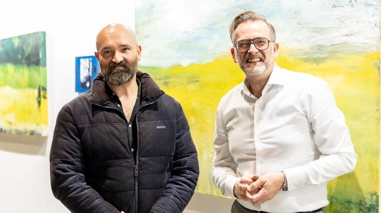Künstler Michael Maier (links) mit Gastgeber CEO Merkur Versicherung Ingo Hofmann © Nikola Milatovic