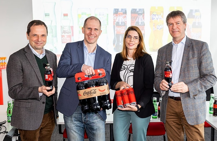 V.l.n.r.: Philipp Bodzenta (Coca-Cola Österreich), Herbert Bauer (Coca-Cola HBC Österreich), Katharina Rößl (Coca-Cola Österreich) und Christian Strasser ( PET to PET Recycling GmbH) © Martin Steiger