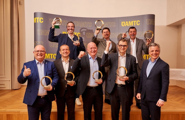 ÖAMTC-Direktor Oliver Schmerold (vorne rechts) mit allen Preisträgern des Marcus 2023 © Erich Reismann