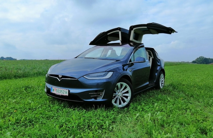Das Model X büßt laut Tesla nach 322.000 km 12 Prozent an Reichweite ein © LEADERSNET/ts