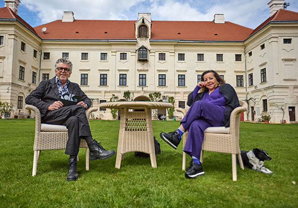 Leadersnet-ART Herausgeber Gerhard Krispl im Interview mit Rita Nitsch auf Schloss Prinzendorf © Michael Millmann