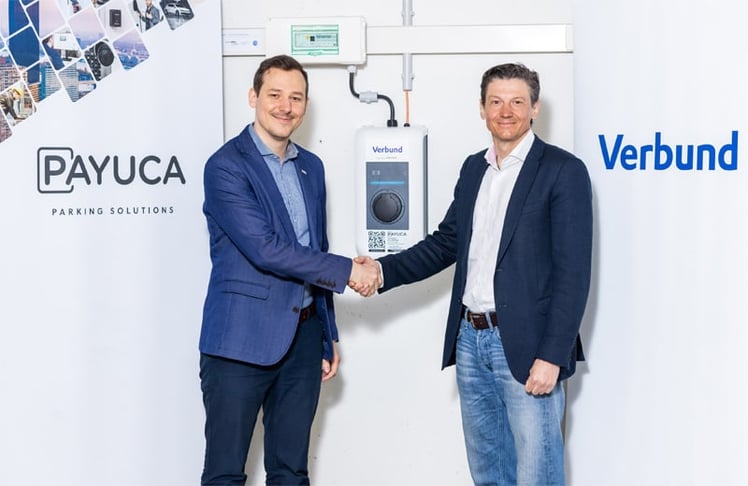 Dominik Wegmayer (links), Co-CEO von PAYUCA und Martin Wagner, Geschäftsführer VERBUND Energy4Business GmbH © Verbund