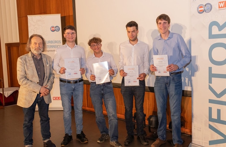 Helmut Pichl (links) mit den Gewinnern des Nachwuchs-Preises "Vektor" © LEADERSNET/C. Holzinger
