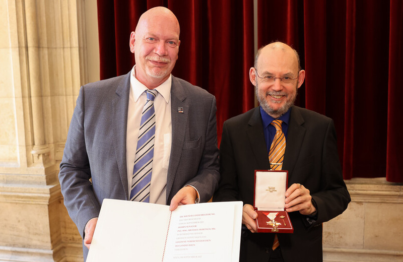 Michael Herrich honored with the Gold Medal of Merit from the State of Vienna » Leadersnet