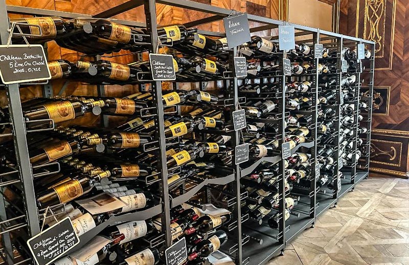 In addition to other furnishings, fine wines are now being auctioned » Leadersnet
