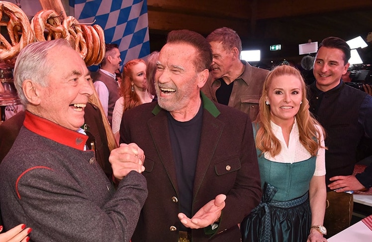 V.l.n.r.: Karl Schranz, Arnold Schwarzenegger, Heather Milligan und Andreas Gabalier bei der Weißwurstparty © Brauer/Photos  G.Nitschke