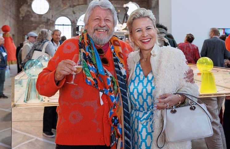 Adriano Berengo und Ursula Simacek bei der Ausstellungseröffnung "So sorry – Alea Iacta Est" von Sabine Wiedenhofer ©Elena Azzalani