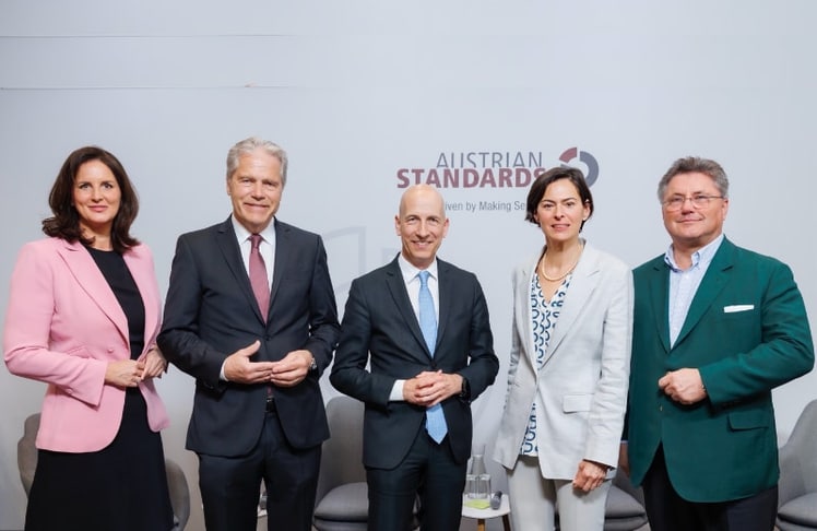 V.l.n.r.: Valerie Höllinger, Anton Ofner, Martin Kocher, Silvia Angelo und Karl-Heinz Strauss © Austrian Standards