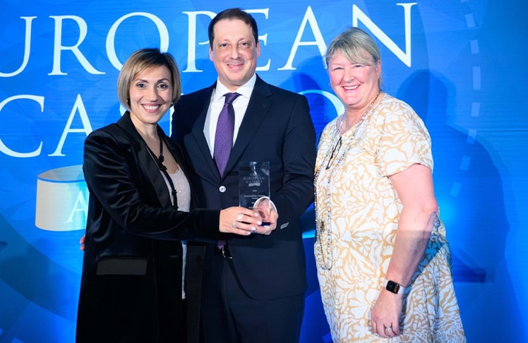 v.l.n.r.: Mariangela di Lecce (NOVOMATIC Italia), Stefan Krenn (NOVOMATIC AG), Kate Chambers (The Gaming Boardroom) © NOVOMATIC