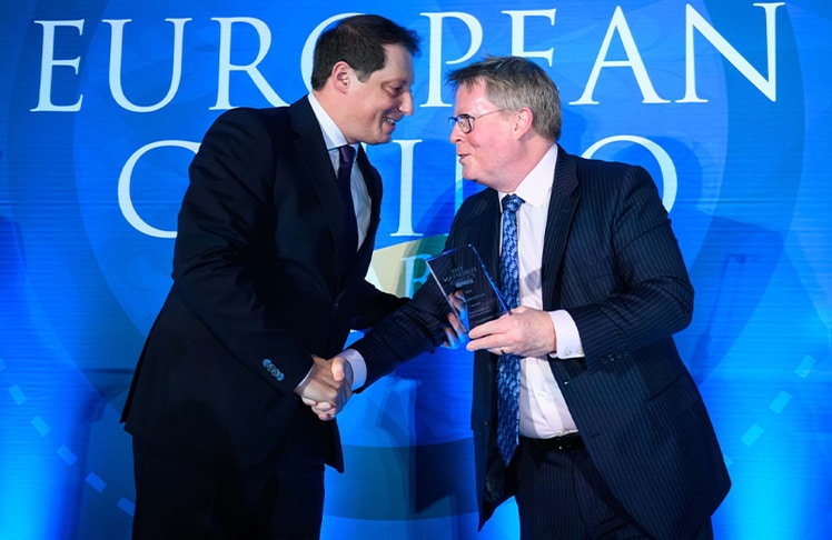 v.l.n.r.: Stefan Krenn (NOVOMATIC AG), Mark Harper (Grosvenor Casinos) © NOVOMATIC