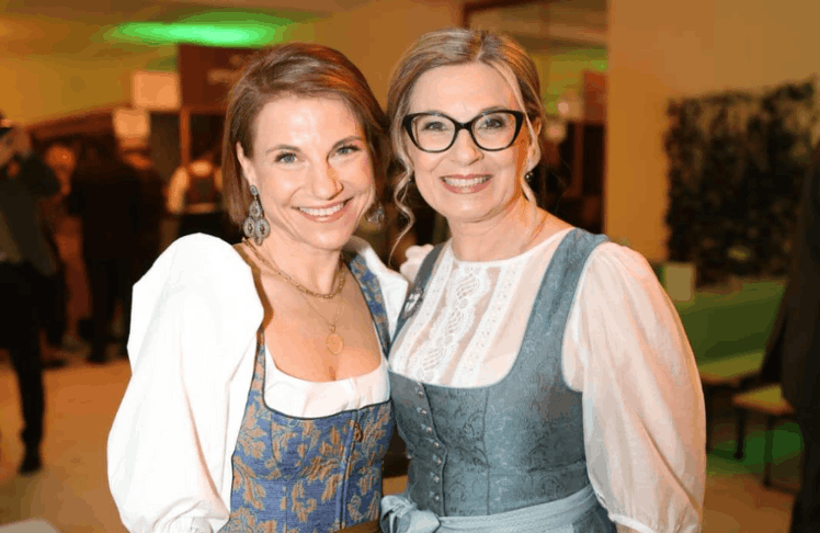 Schauspielerin Kristina Sprenger (l.) und Christa Kummer 