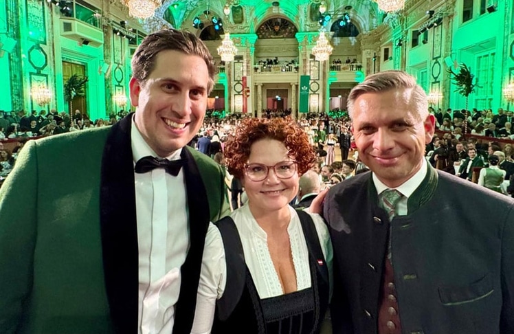 V.l.n.r.: Die Staatsekretär:innen Alexander Pröll und Elisabeth Zehetner mit Wirtschaftsminister Wolfgang Hattmannsdorfer