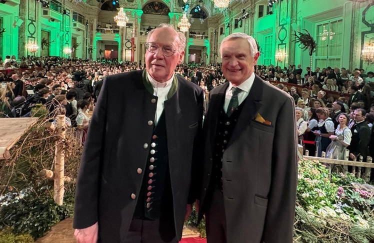 Bischof Alois Schwarz und "Benimm-Pabst" Thomas Schäfer-Elmayer 