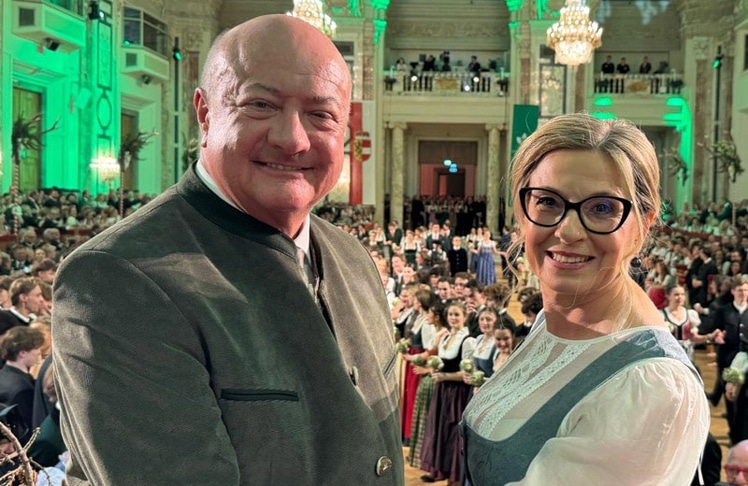 Bundeskanzler Christian Stocker, und Grünes Kreuz Präsidentin Christa Kummer