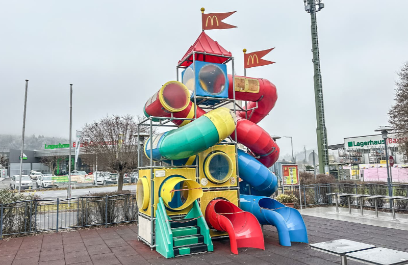 Steirischer-McDonald-s-versteigert-seinen-Spielturm
