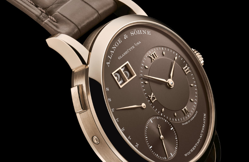 Lange-1-Daymatic-Honeygold_01_C_Lange-Uhren-GmbH