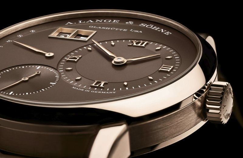 Lange-1-Daymatic-Honeygold_02_C_Lange-Uhren-GmbH