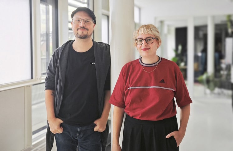 Felix Goldberg fungiert bei LWND als Concept Creative, während Frieda Temper als Graphic Designerin tätig ist. © LWND