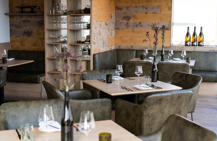 Im mehrfach ausgezeichneten Restaurant des Weindomizils Hagn trifft regionale Küche auf prämierte Weine aus dem eigenen Weingut.