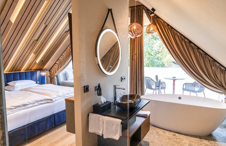 Individuell eingerichtete Doppelzimmer, eine Suite und ein Kellerstöckl Chalet mit privater Sauna bieten unterschiedliche Möglichkeiten für eine Auszeit im Weinviertel.
