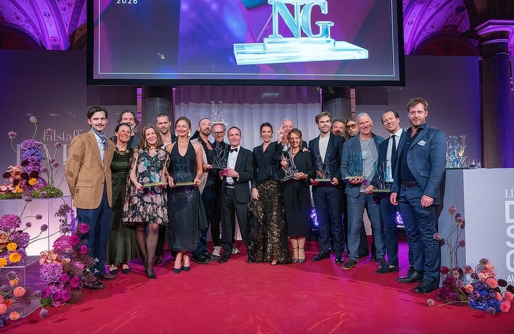 Die Preisträger:innen der heurigen Falstaff Living Design Awards mit Angelika Rosam (m.)