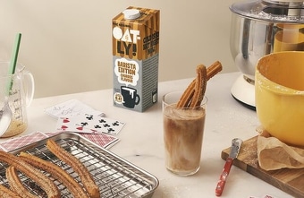 Oatly bringt Vanille und Churros in die Kaffeetasse