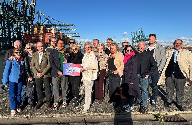 Auch ein Hafenbesuch stand für die Delegation von Leitbetriebe Austria und dem Verband der Bahnindustrie auf dem Programm.