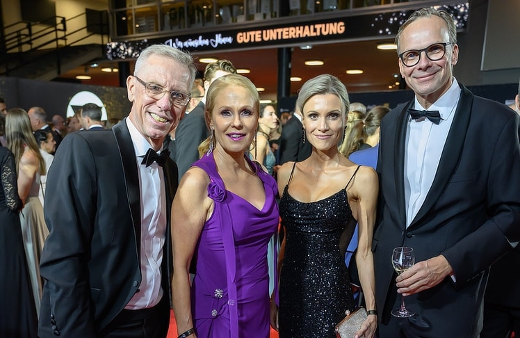 V.l.n.r.: Peter Stöger mit Partnerin Ulrike Kriegler sowie Astrid Harrer und Andreas Bierwirth © LEADERSNET/ H. Tremmel 