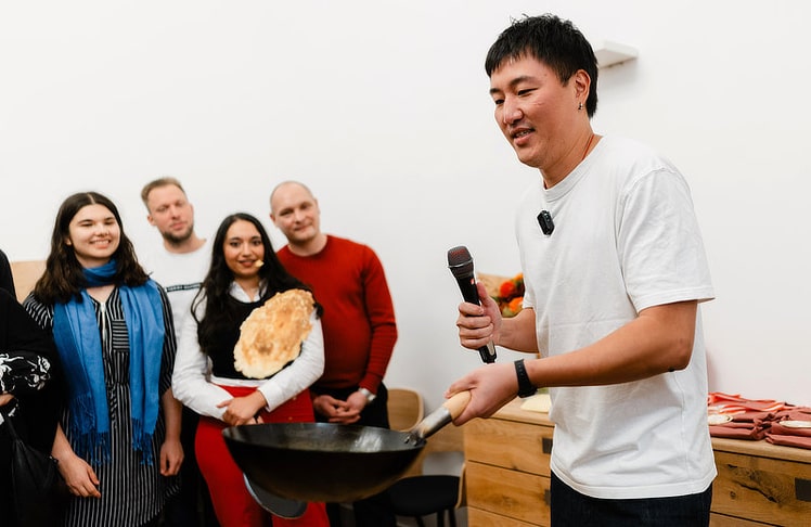 Gastronom Jing Chen schupfte sich mit dem Wok zum Sieg.